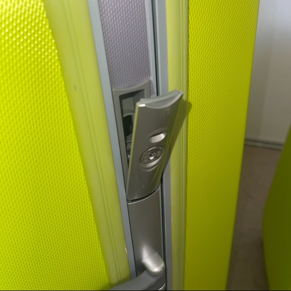 Neon yellow suitcases - Picture 6 of 14